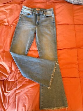 MOTHER The Weekender Fray In California Cruiser. Size 27 NWOT. Raw hem, timeless